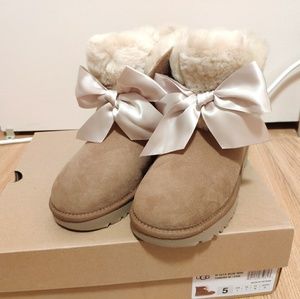 Ugg gita bow boots